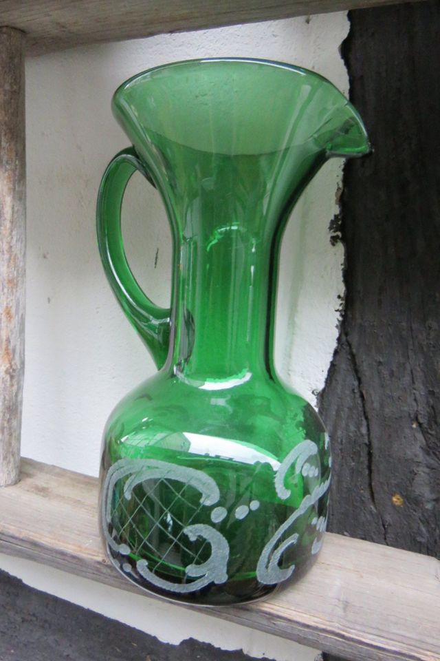 Art Deco ?  Glaskrug Henkel Krug Vase geätzes Glas grün 22cm in Leverkusen