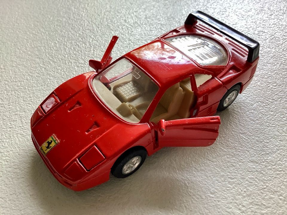 Modell Ferarri in Vreden