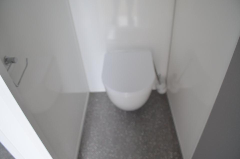 PKW Anhänger NEU 1300 Kg Toilettenwagen 2 Abteile Waschbecken in Bielefeld