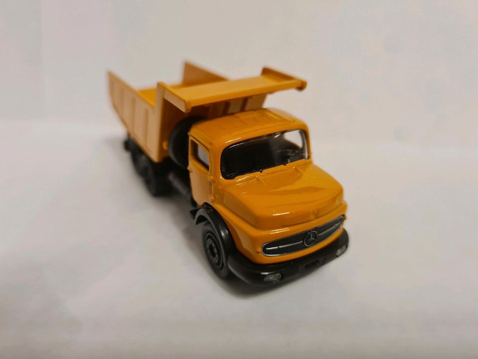 1:87 Schuco MB LAK 2624 Baukipper Orange in Sibbesse 