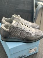 Philippe Modell Schuhe Sneakers Leder Silber Platin Grau Gr. 37 Nordrhein-Westfalen - Eschweiler Vorschau