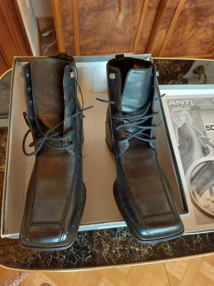 Schuhe Damen Tamaris Warmfutter Leder Schwarz Neu Karton Gr 36 in Hannover