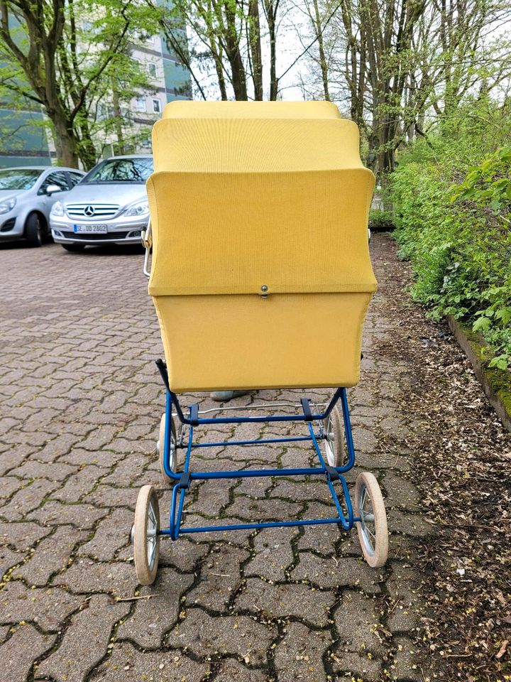 Kinderwagen gelb 70er Jahre Retro Hippie in Hamburg