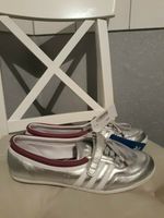 Neue Adidas Sneaker, Gr. 40 wie 39 aus, silber metallic Nordrhein-Westfalen - Leverkusen Vorschau