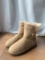 UGG Short Bailey Button II Boot Beige Größe 39 München - Berg-am-Laim Vorschau
