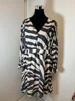 H&M Sommerkleid Gr.XL beige grau leicht Nordrhein-Westfalen - Wiehl Vorschau