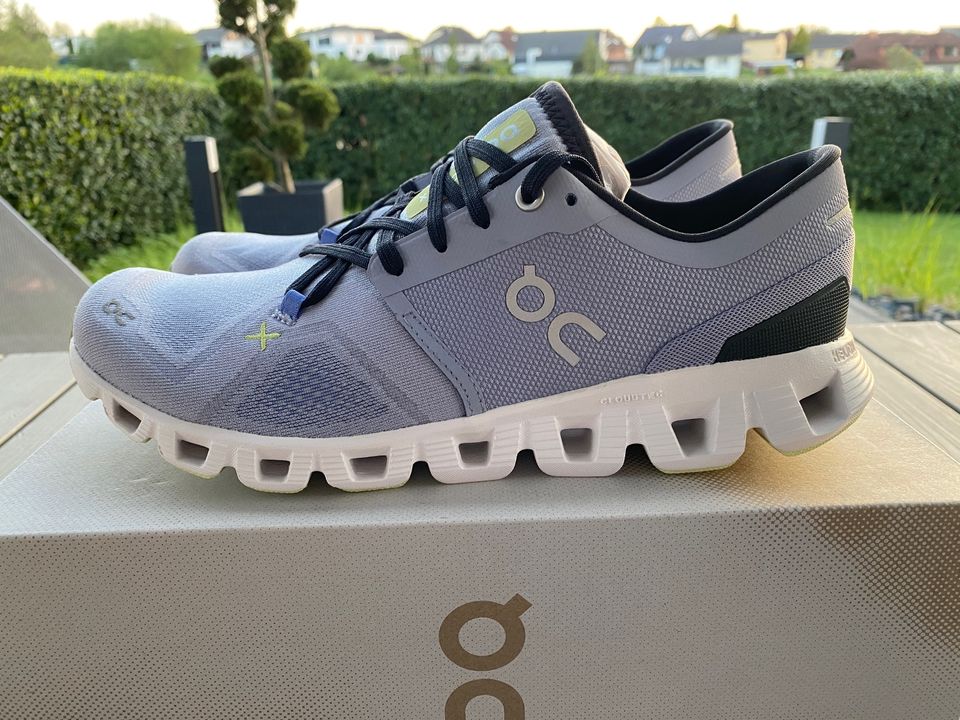 ON Cloud X 3 Neu Gr. 42,5 Laufschuh Damen in Wittgert