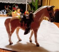 Porzellan Pferd Haflinger mit Cowboysattel Berlin - Tempelhof Vorschau