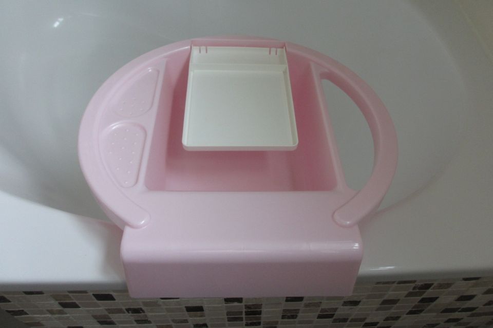 Kinderwaschtisch in rosa für die Badewanne in Notzingen