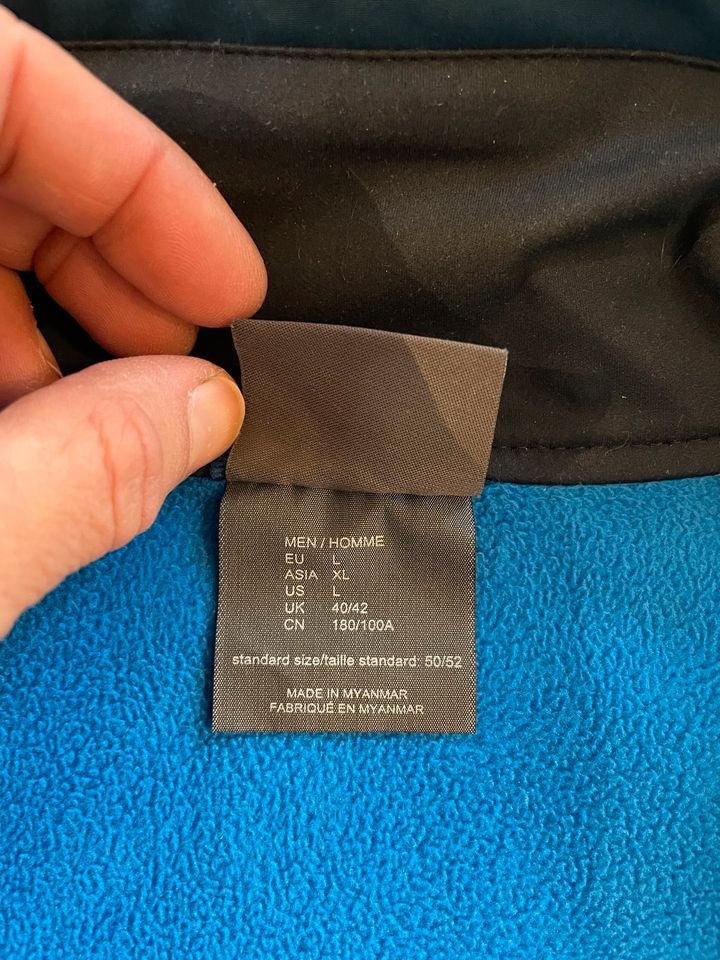 Jack Wolfskin Softshelljacke Herrenjacke Petrol Gr. L neuwertig in Bornhöved