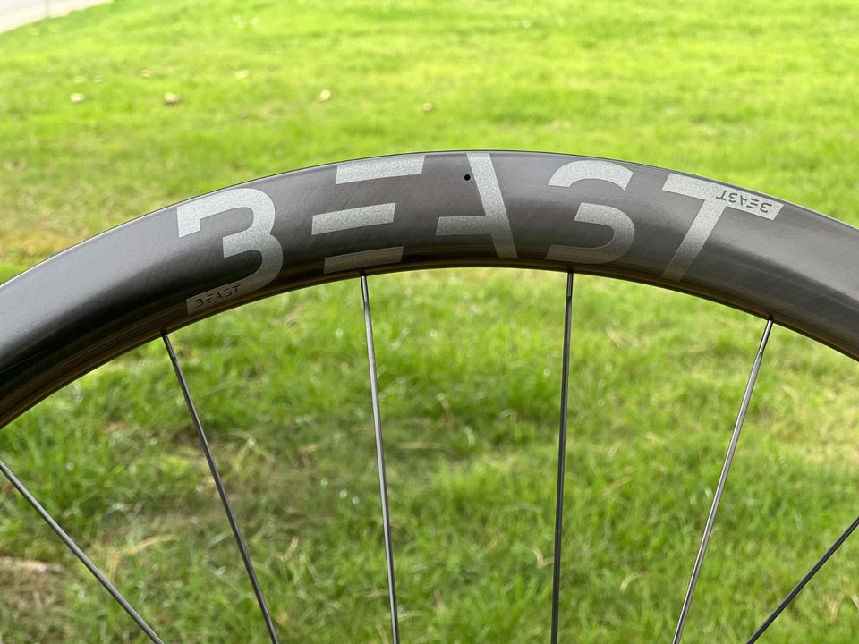 Beast Components / Custom Gravel - Carbon Laufradsätze in Greifenstein