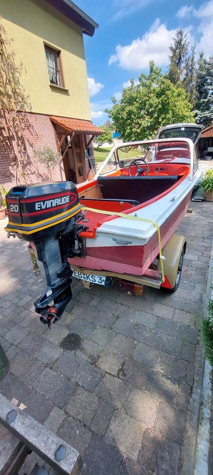 Motorboot mit Trailer in Dresden