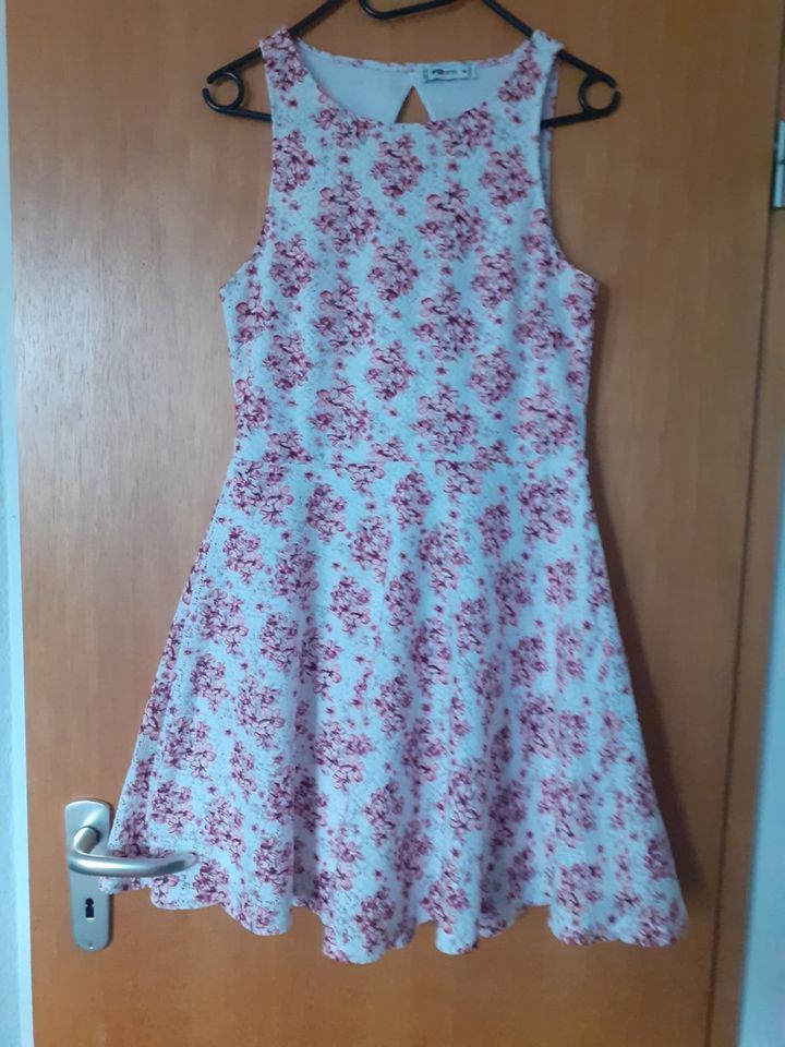 Kleid Sommerkleid FB Sisters Größe M in Rottenburg am Neckar