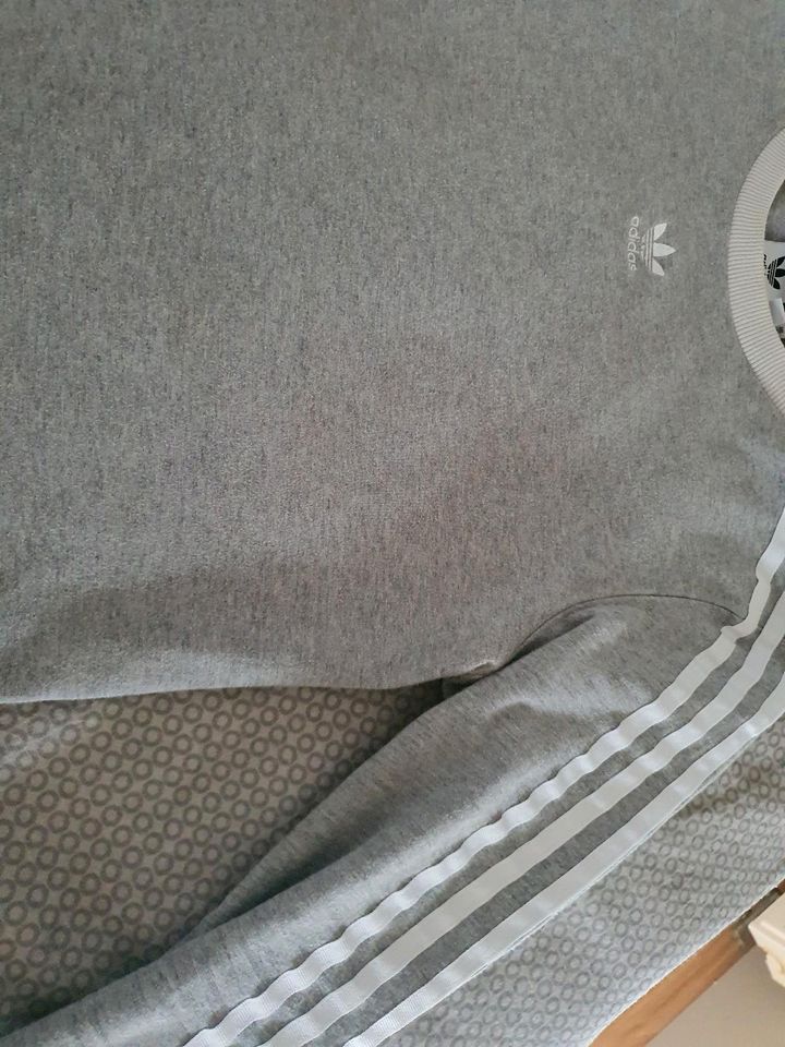 Adidas Sweatshirt in Blankenheim