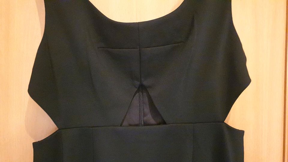 *neu* DKNY Donna Karan New York Cocktailkleid Etuikleid Gr. 34 in Kinderhaus