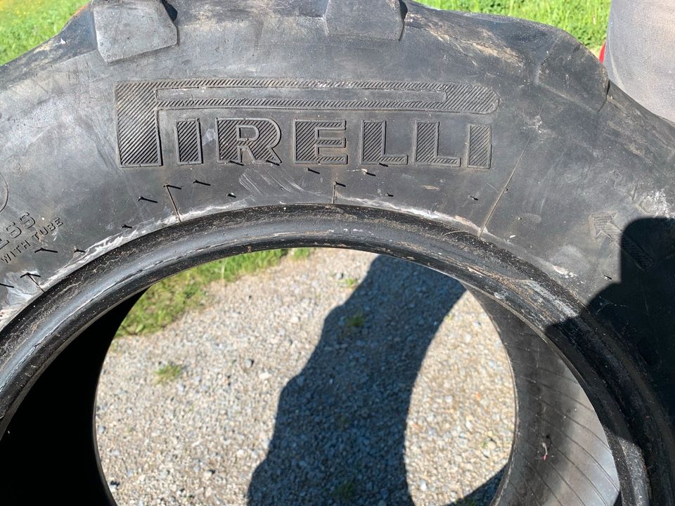 Verkaufe 2 Stück Pirelli Reifen Profiltiefe ca 1,5 cm TM700 in Neuhaus am Inn