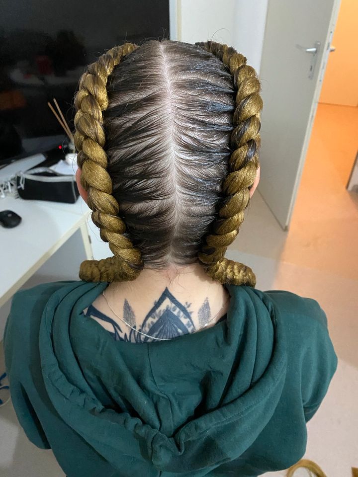 Dutch cornrows conrows Boxer Braid Zöpfe Haarverlängerung in Berlin