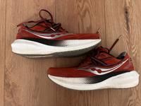 Saucony Triumph 20 (Gr. 44, Herren, rot/lava) Frankfurt am Main - Sachsenhausen Vorschau