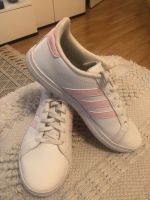 Adidas Damenturnschuh Gr. 38,5 Niedersachsen - Braunschweig Vorschau