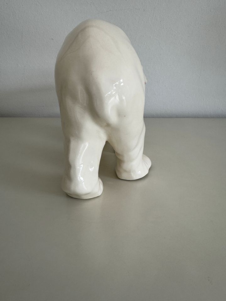 Eisbär Porzellan Figur in Marl