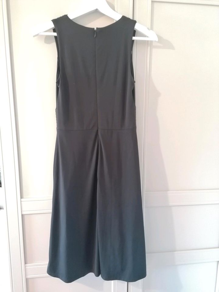 schwarzes Kleid Größe 34 (passt auch bei Größe 38) in Hildesheim