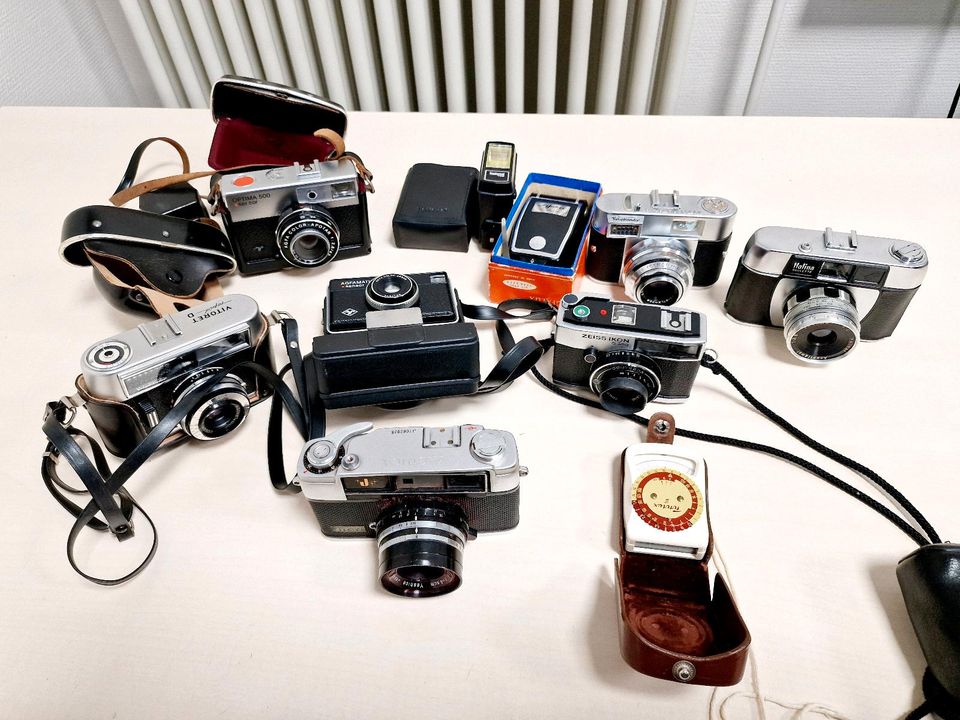 Konvolut alter Kameras aus den 60er und 70er Jahren in Wedel