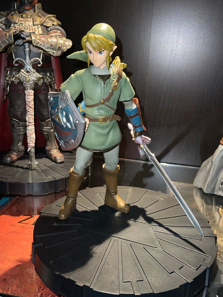 Zelda: Twilight Princess Link Statue: Dark Horse - Tokyo Otaku