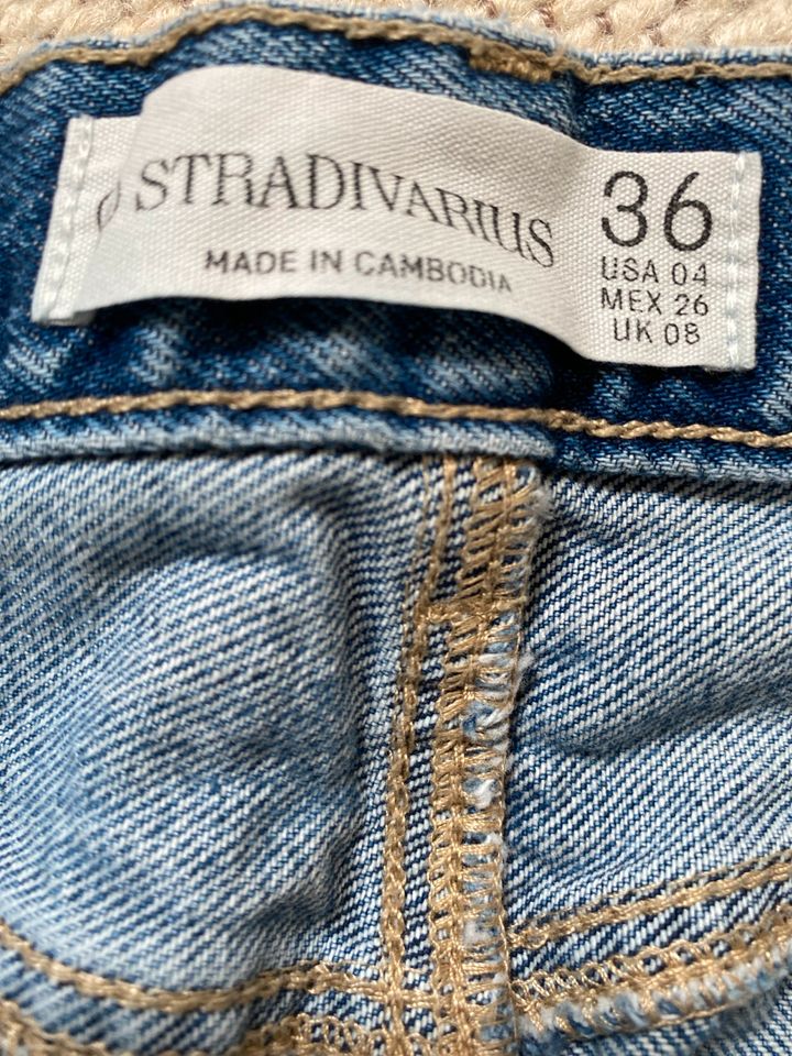 Jeans von Stradivarius Größe 36 in Haimhausen