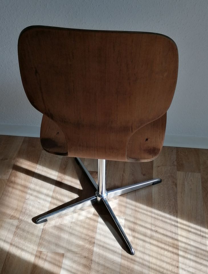 2 Vintage-Stühle drehbar mit Kreuzfuß ohne Sitzauflage in Berlin