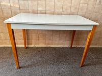 DDR Tisch Küchentisch Esstisch Sprelacart Retro Vintage Holzfüße Sachsen-Anhalt - Magdeburg Vorschau