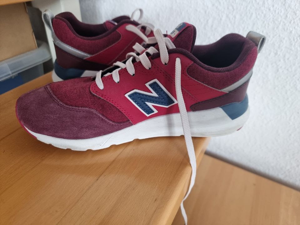 New Balance Sneaker YS009CB1  Gr. 38 rot Top Zustand in Eckental 