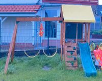 Kinder Spielturm mit Schaukeln und Rutsche Nordrhein-Westfalen - Unna Vorschau