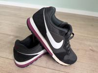 Nike Sneaker schwarz Gr. 40 Rheinland-Pfalz - Gückingen Vorschau