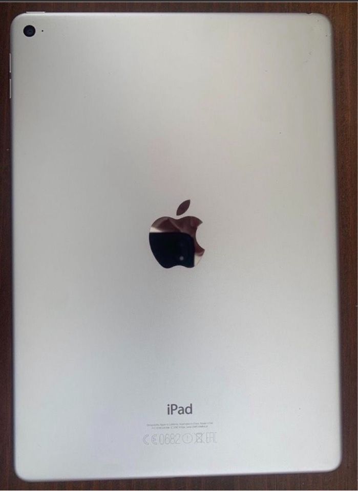 iPad Air 2, 32GB, WIFI weiß, iOS 15.7.9, Modell MNV62FD/A in Nauheim