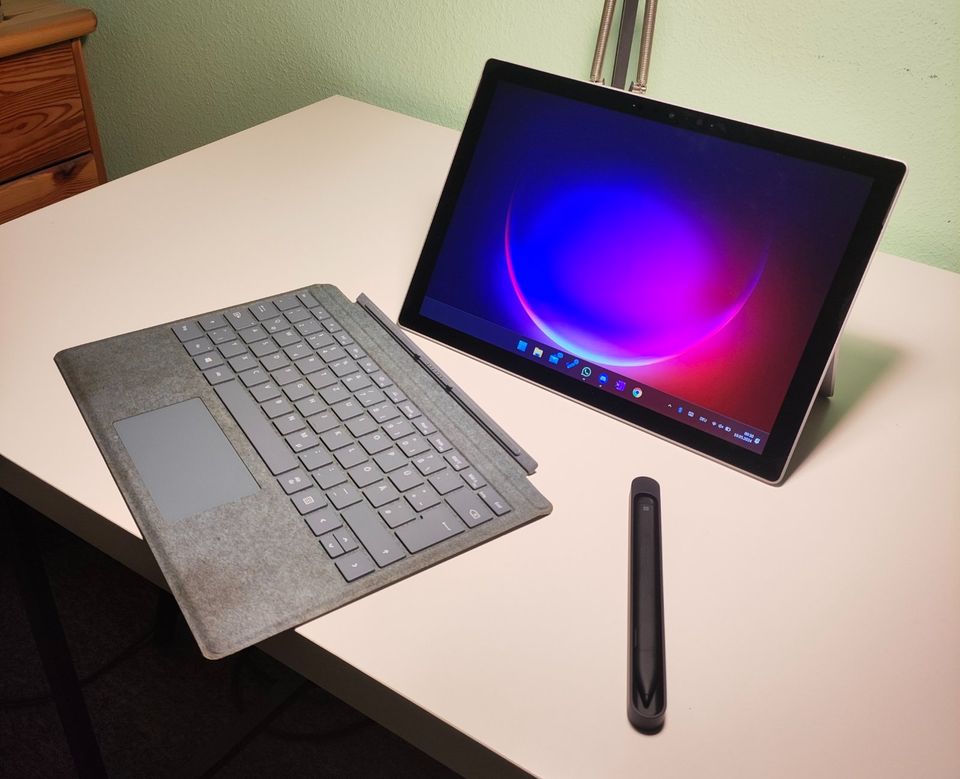 Microsoft Surface Pro 7 i5 8GB/128GB grau + Type Cover & Slim Pen in Flensburg