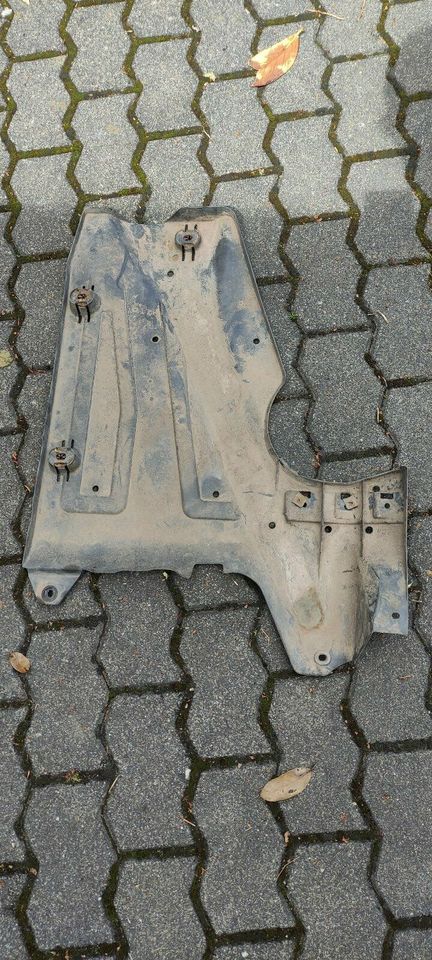 Verkleidung Tank Unterbodenschutz links Audi tt 8N Quattro 3,2 in Vallendar