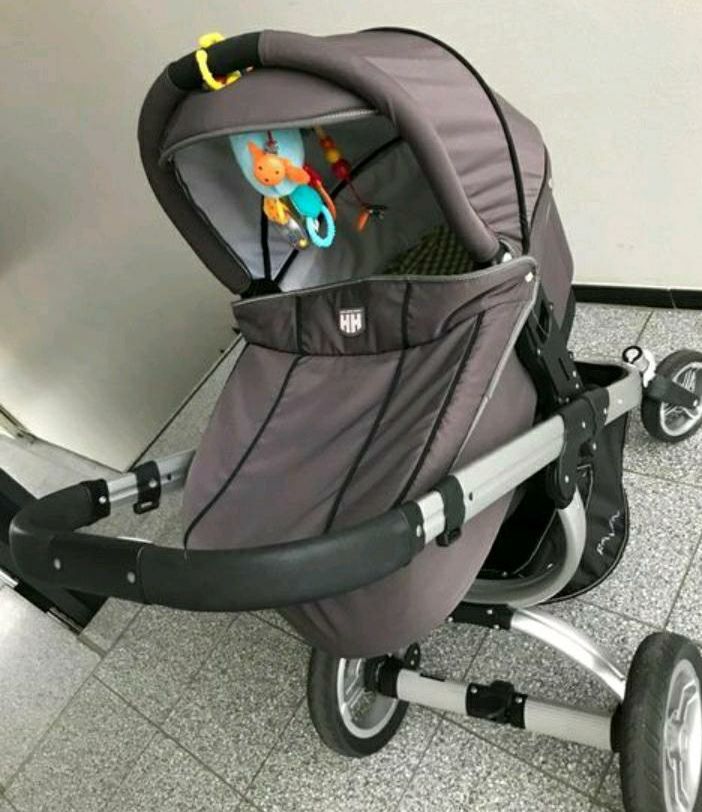 Kinderwagen mit  3 Teilen in Bargteheide