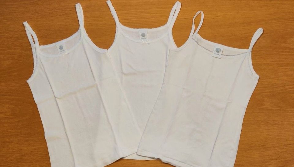3 Unterhemden Sanetta Gr. 128 Mädchen  Bio-Baumwolle in Bad Orb