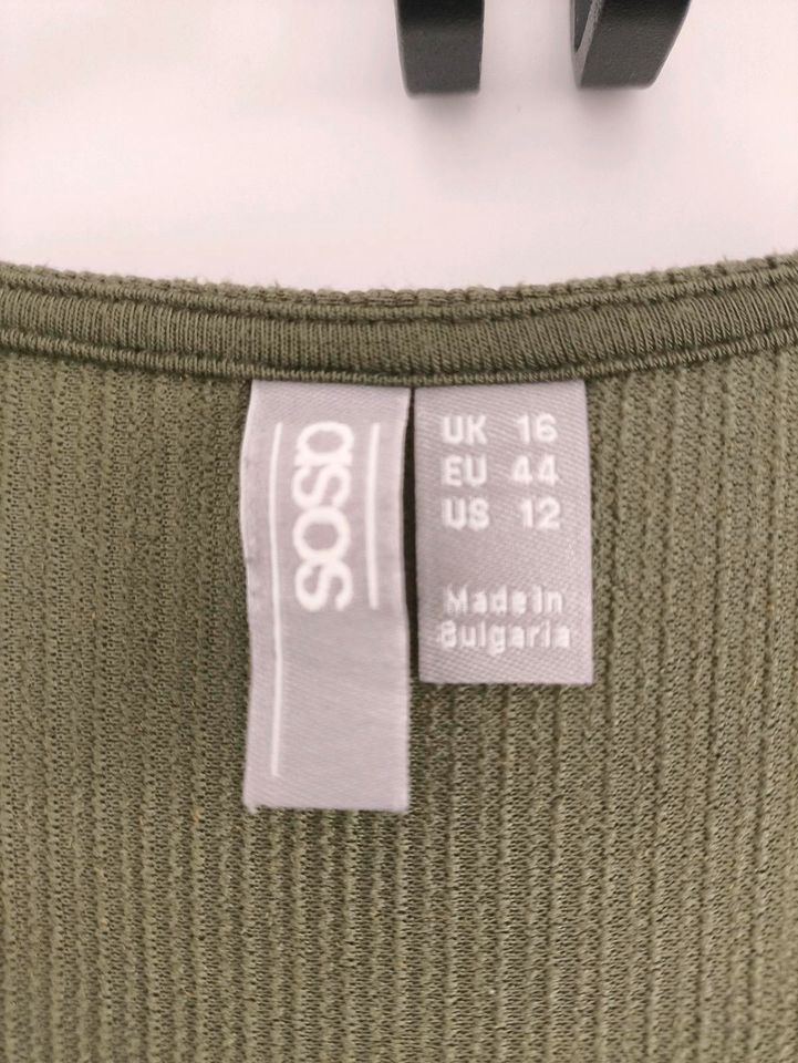 Kleid in khaki von ASOS aus Viskose in Langenfeld