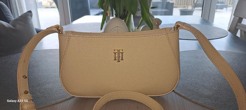 Tommy Hilfiger Tasche **NEU** in Elstra