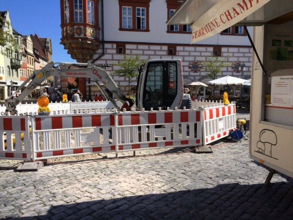 Minibagger Holzspalten Baumstumpffräse Erdbohrer Kegelspalter in Neustadt b.Coburg