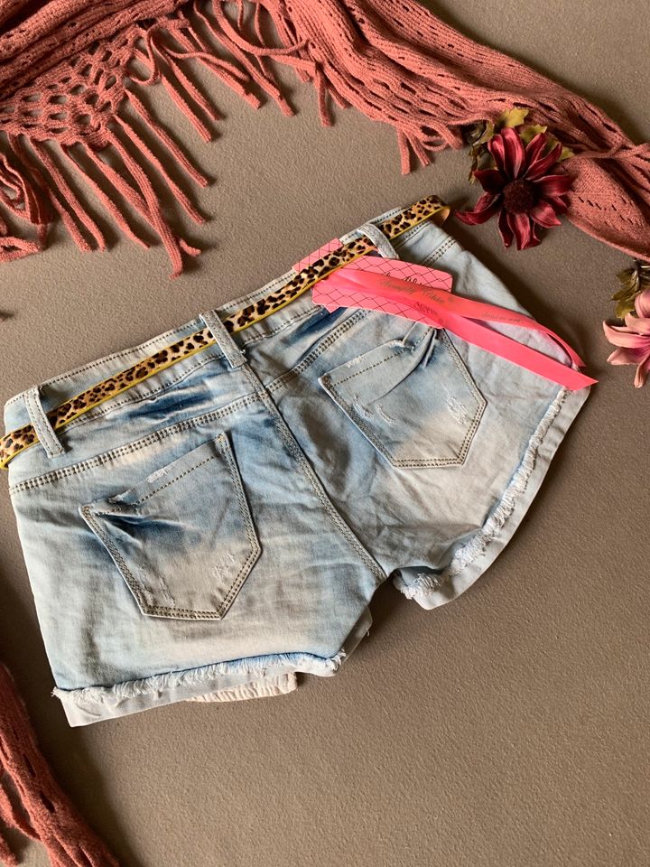 Kurze Jeans-Shorts von Simply Chic, Größe M/L in Bargteheide