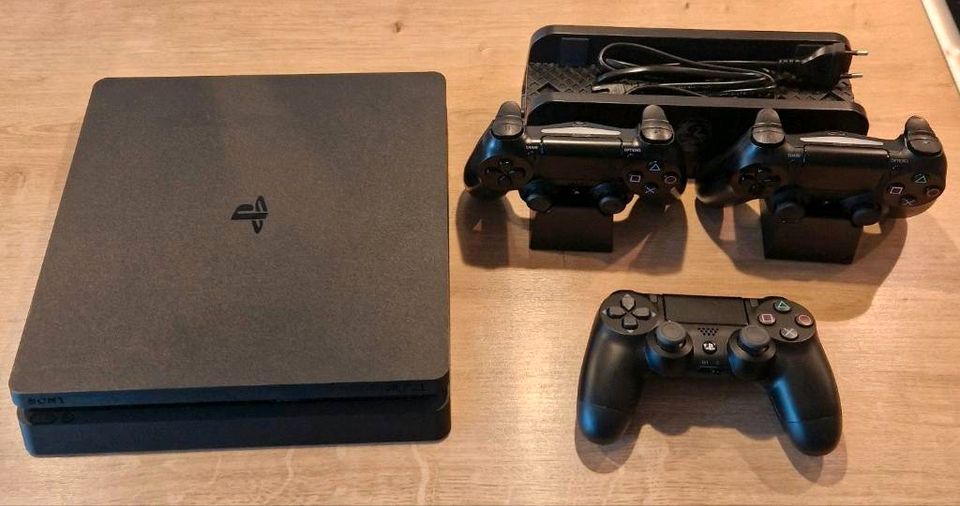 Playstation 4 PS4 3 Controller und Zubehör Top Zustand in Landshut