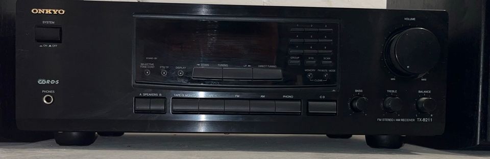 Onkyo TX 8211 Verstärker plus Onkyo SC 590 Lautsprecher paar in Hamburg