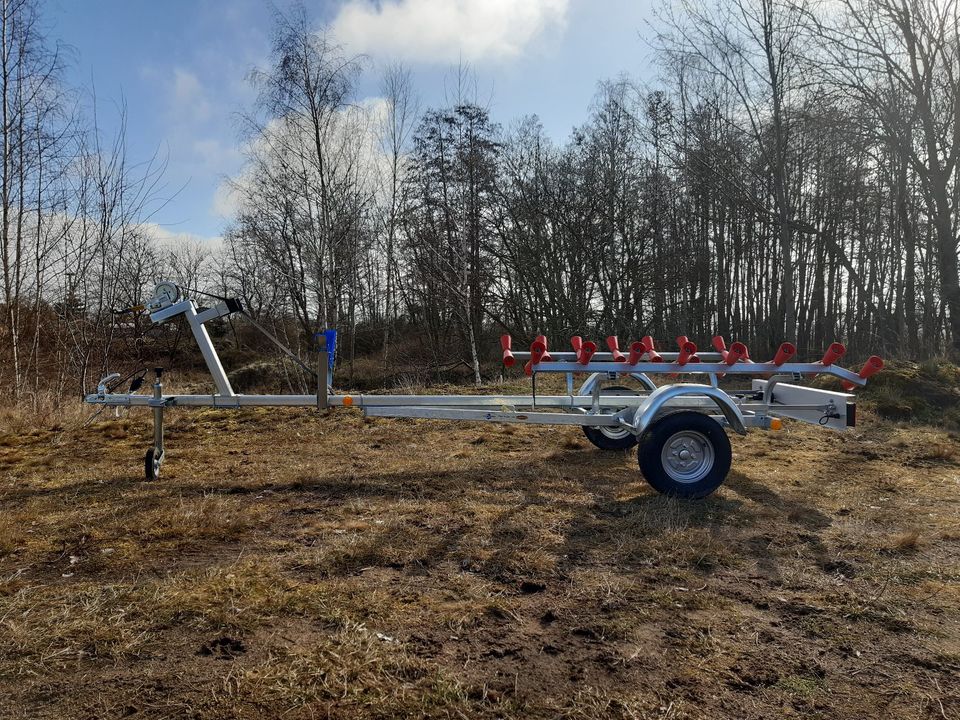 Böckmann TPV Bootsanhänger Schlauchboottrailer 550Kg zGg. NEU in Großderschau