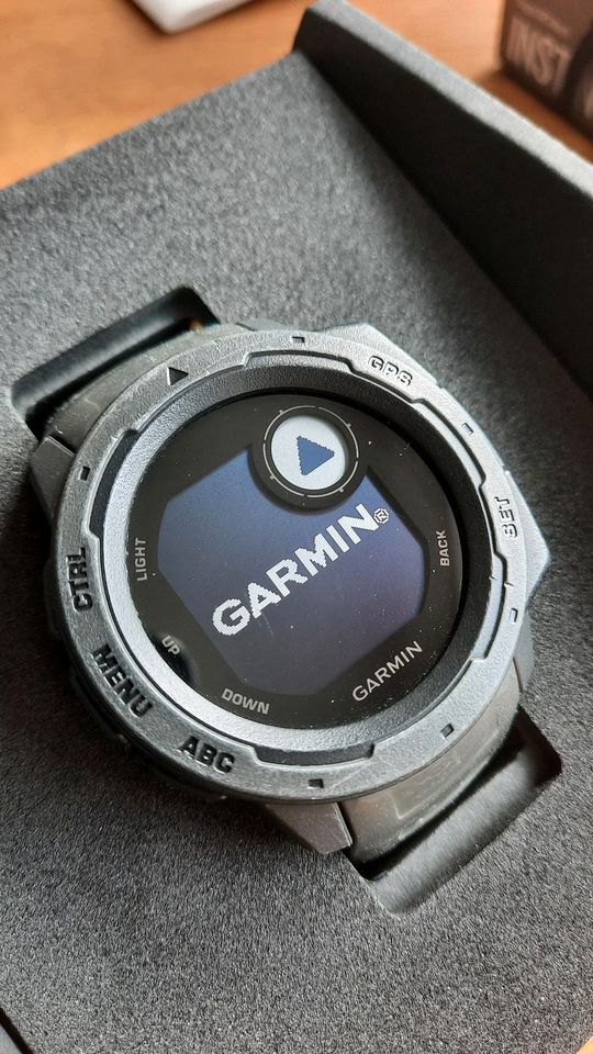 Garmin Instinct Outdoor-Smartwatch in Wanfried