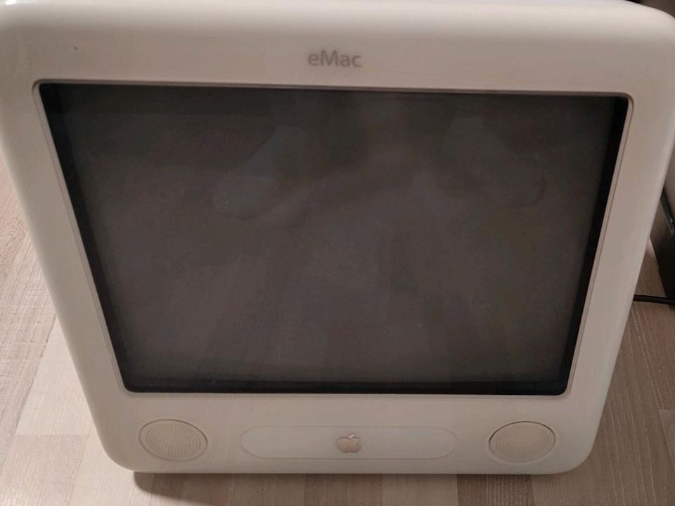 Apple eMac Power PC G4 in Bergisch Gladbach