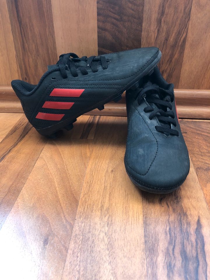 Kinder Fußballschuhe adidas Gr. 29 in Mettmann