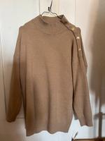 Rollkragen Pullover Goldknöpfe Neuhausen-Nymphenburg - Neuhausen Vorschau