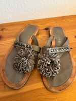 Zehentrenner Sandalen Tamaris taupe Leder Bommel Quaste 41 TOP Stuttgart - Sillenbuch Vorschau